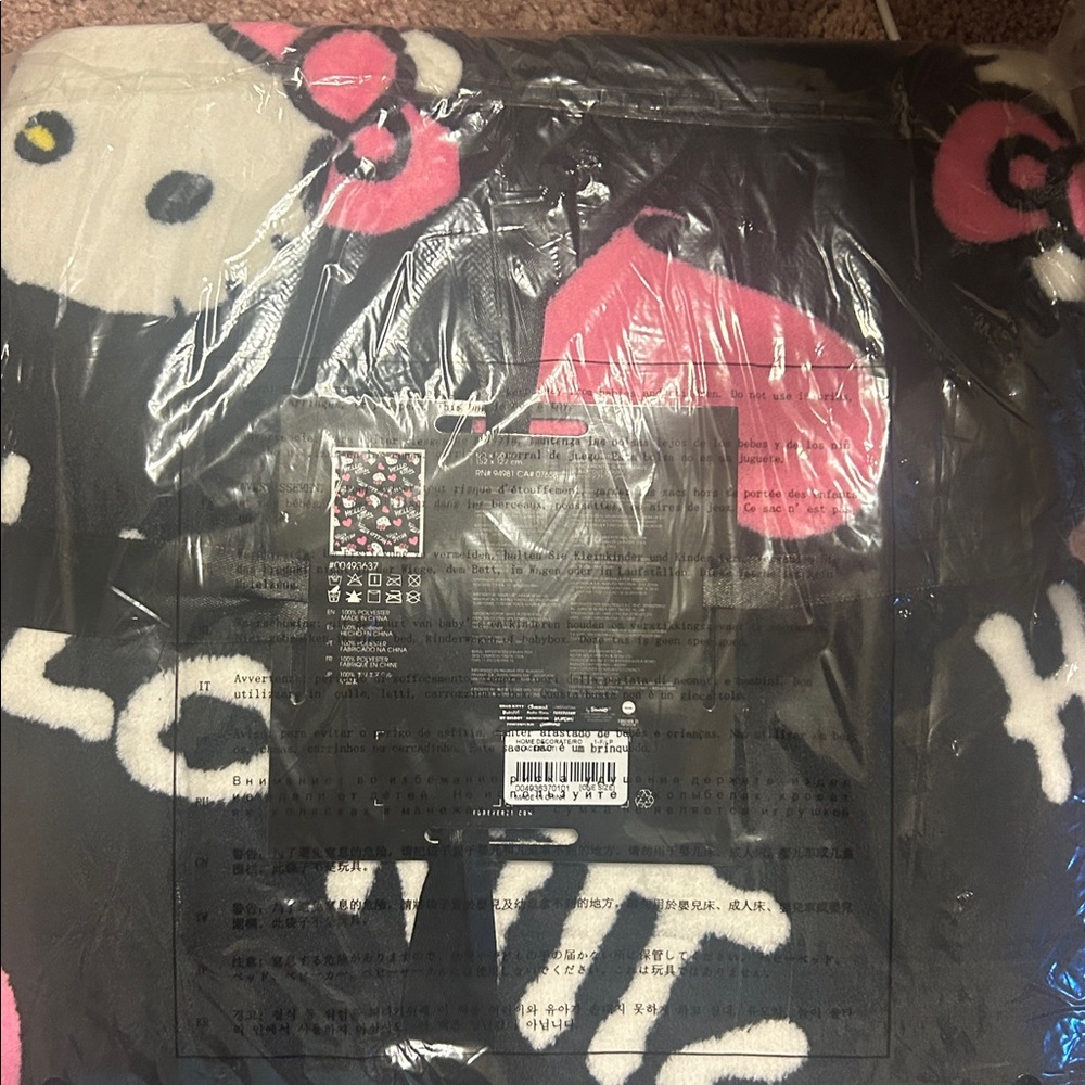 Forever21 Hello kitty blanket - Picture 4 of 4